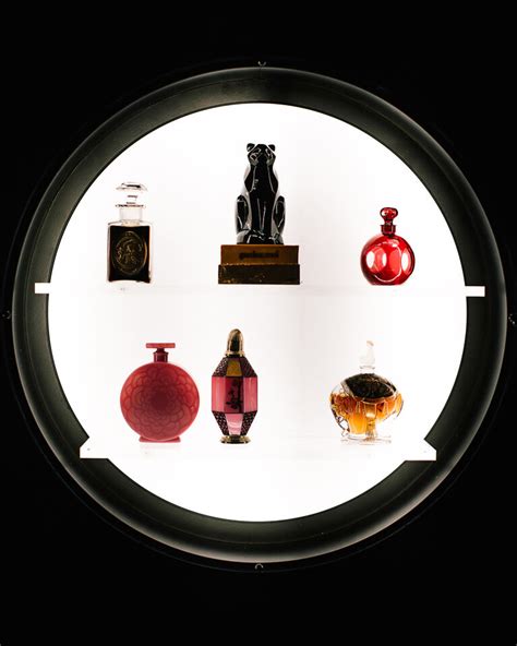 Collection Baccarat (musée, café, boutique).